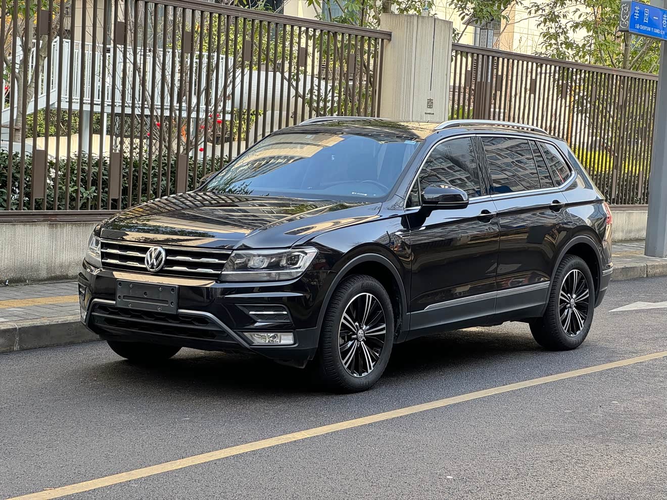 Volkswagen Tiguan L 2019 Volkswagen Tiguan L 2019 car image