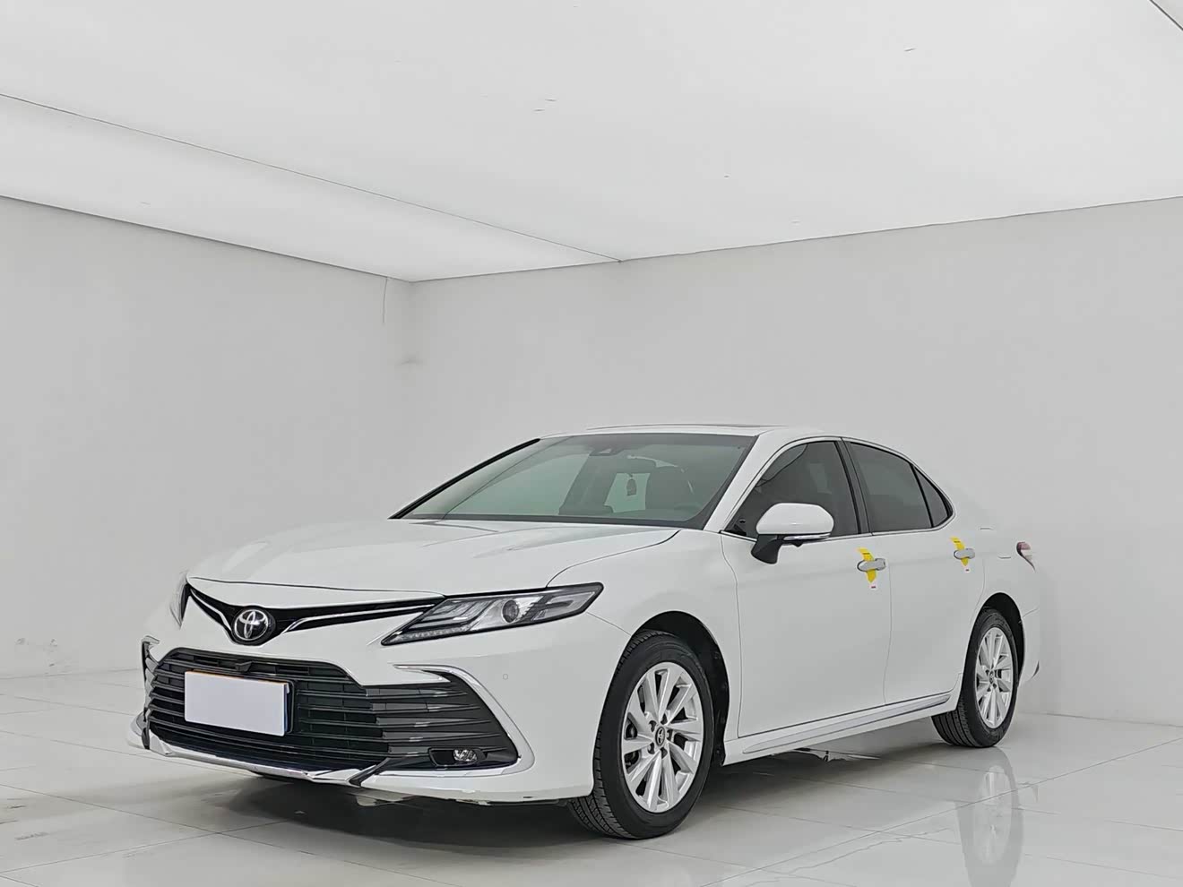 Toyota Camry 2023 汽车图片 