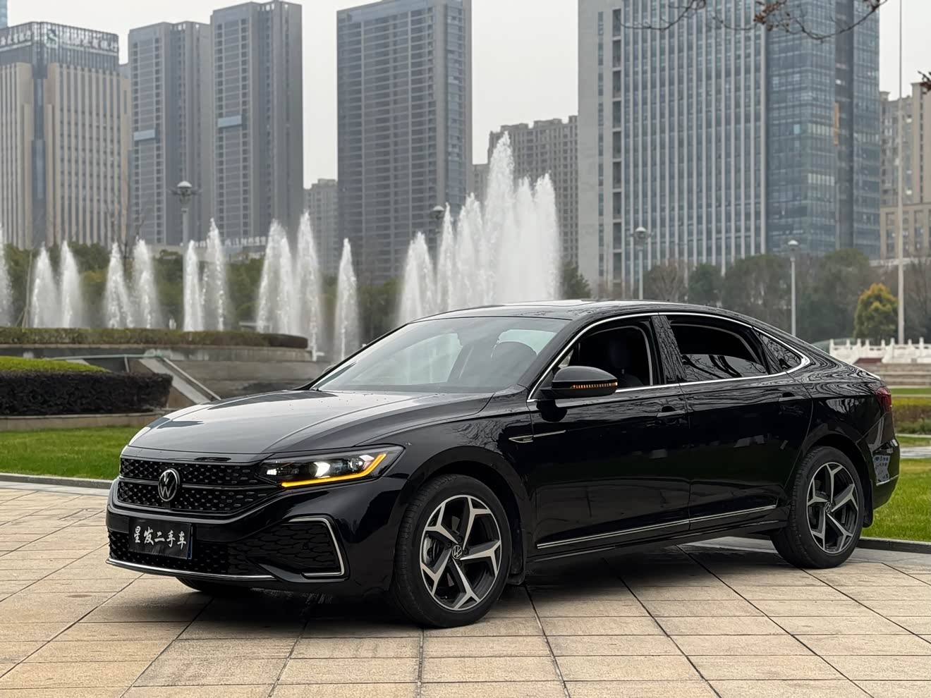 Volkswagen Passat 2025 car image 