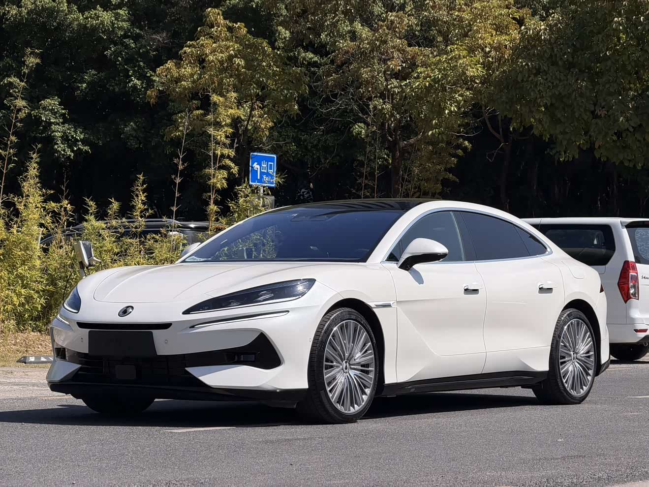 Denza Z9 2024 Denza Z9 2024 immagine di auto