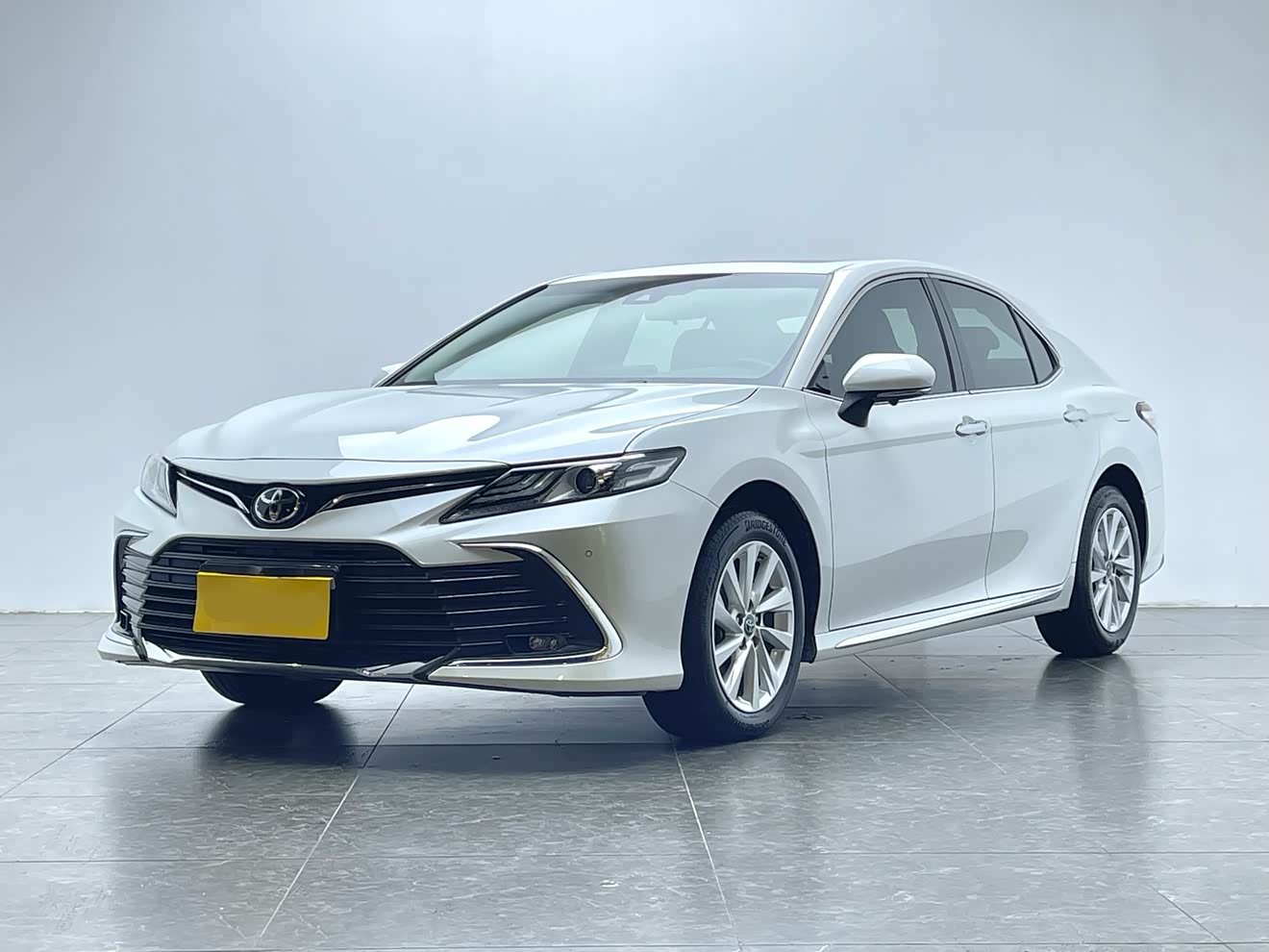 Toyota Camry 2023 immagine di auto 