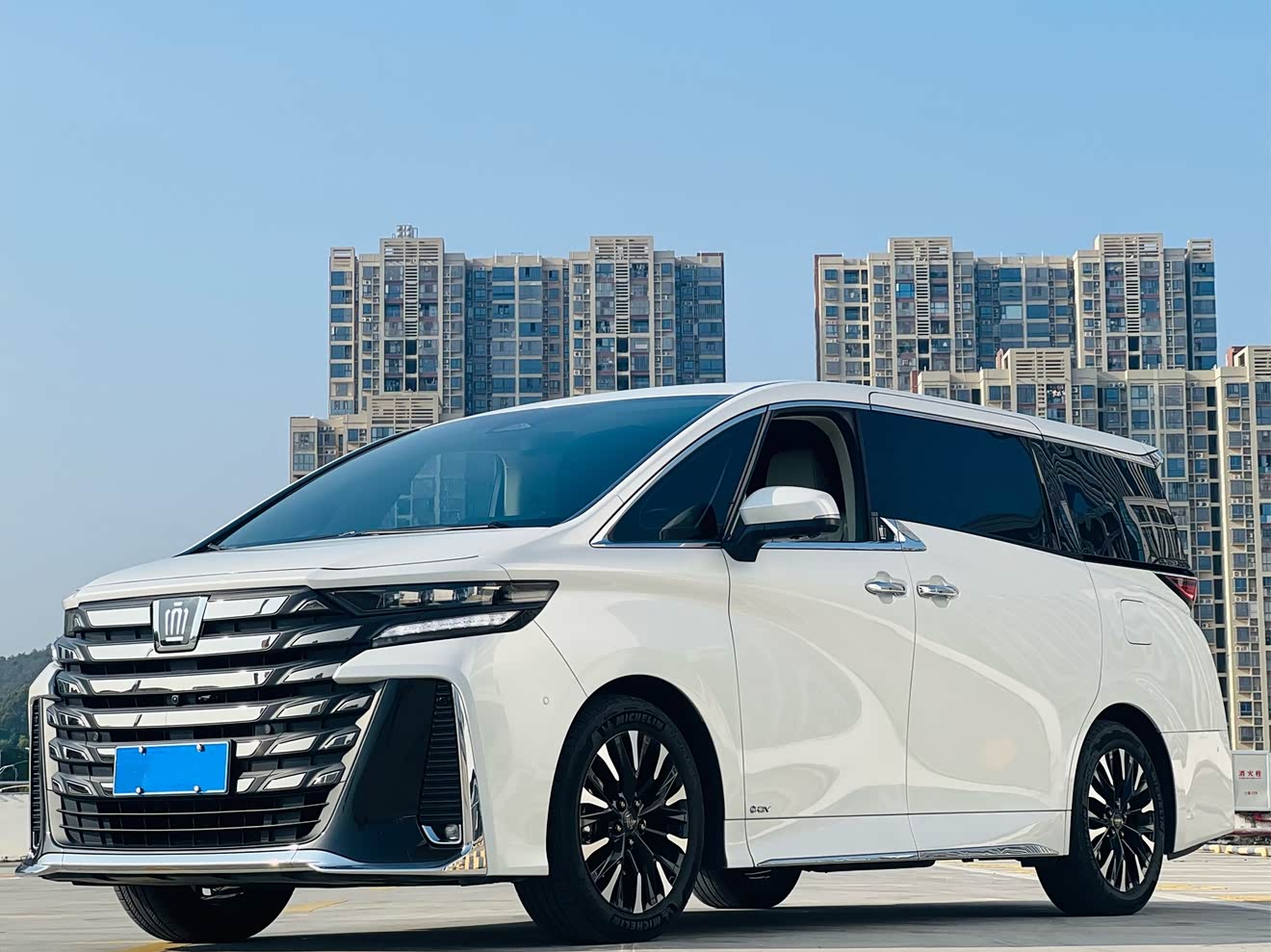 Toyota Vellfire 2023 Toyota Vellfire 2023 immagine di auto