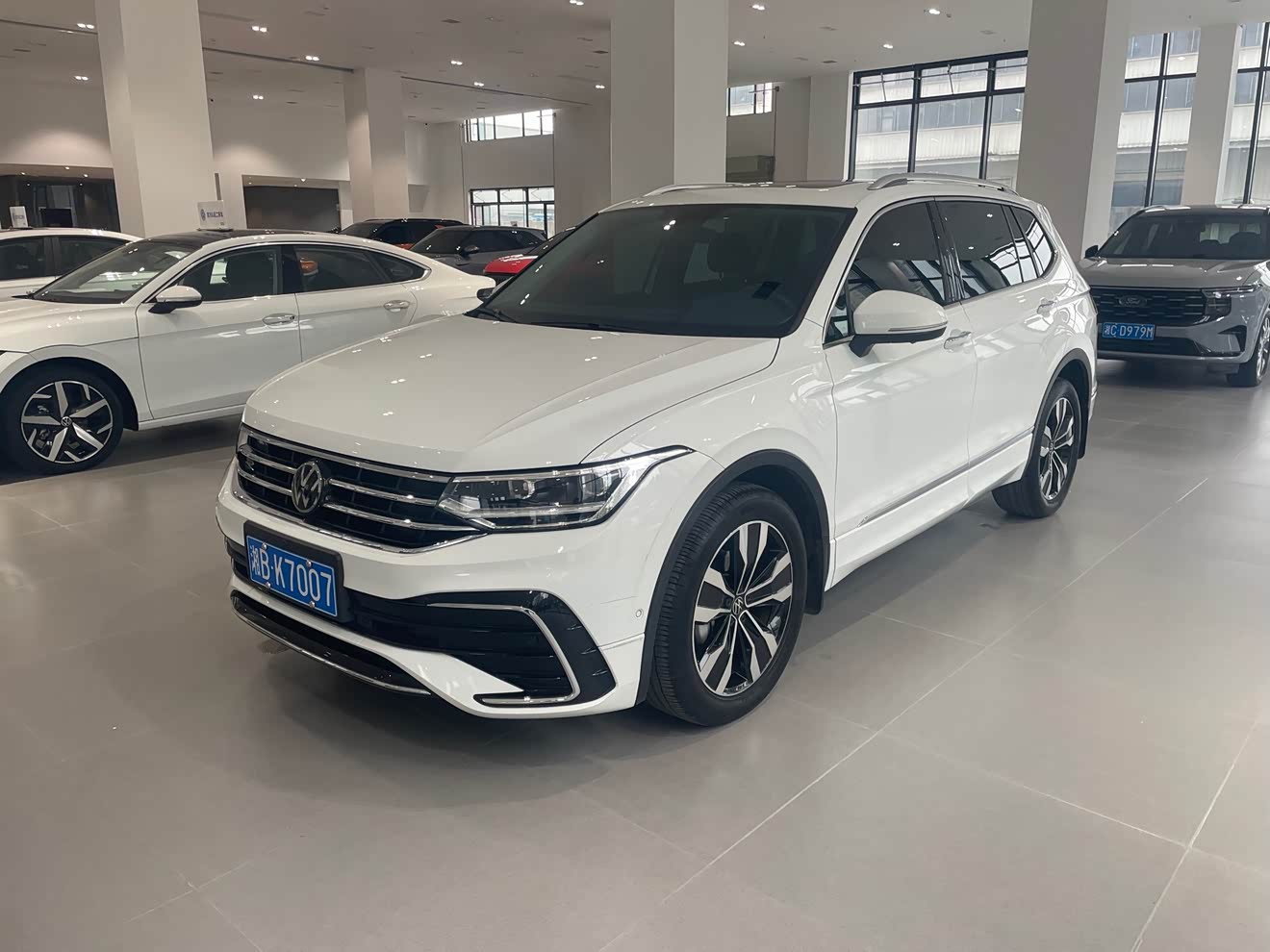 Volkswagen Tiguan L 2024 Volkswagen Tiguan L 2024 car image
