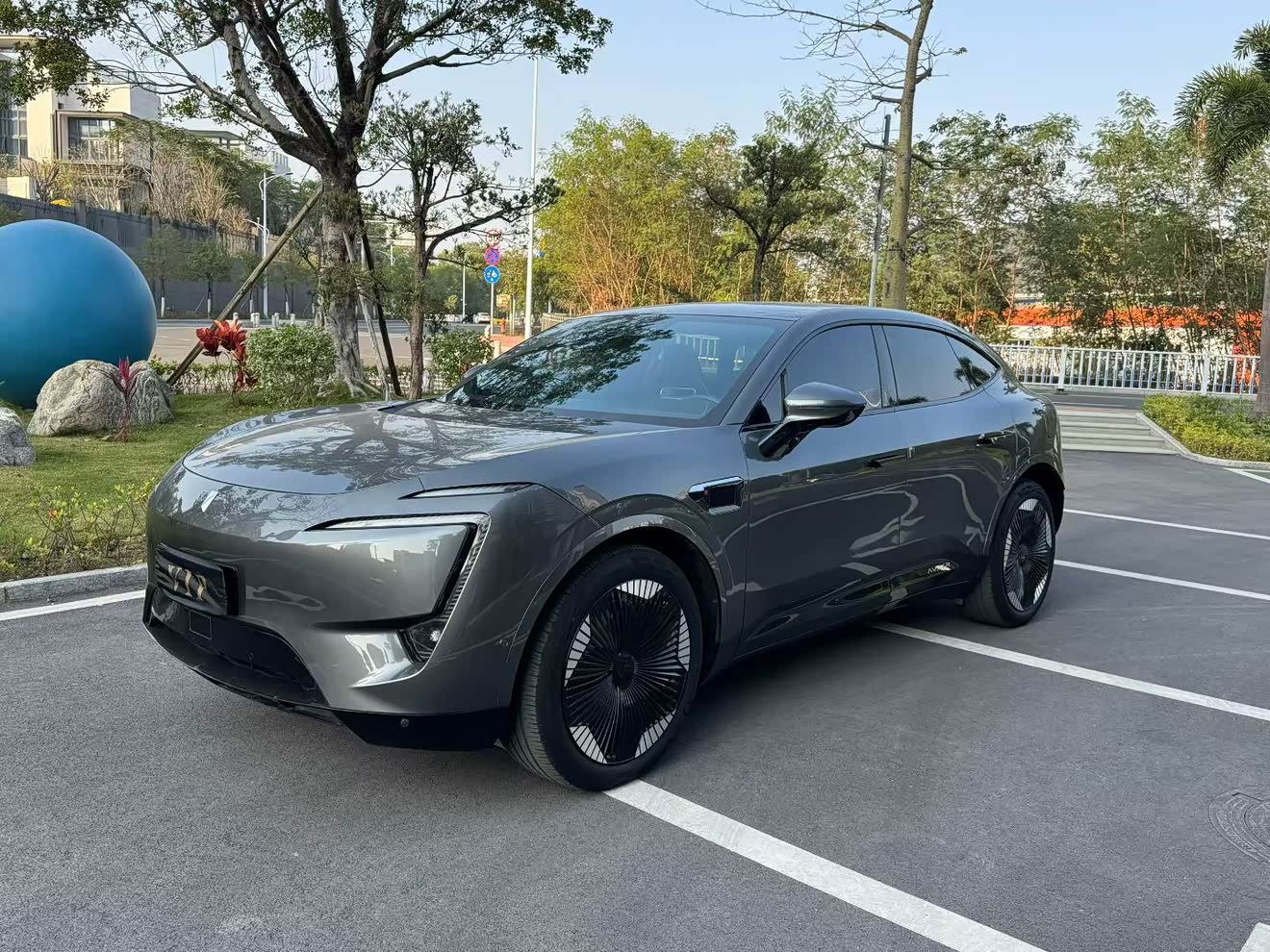 Avatr 11 2023 car image 