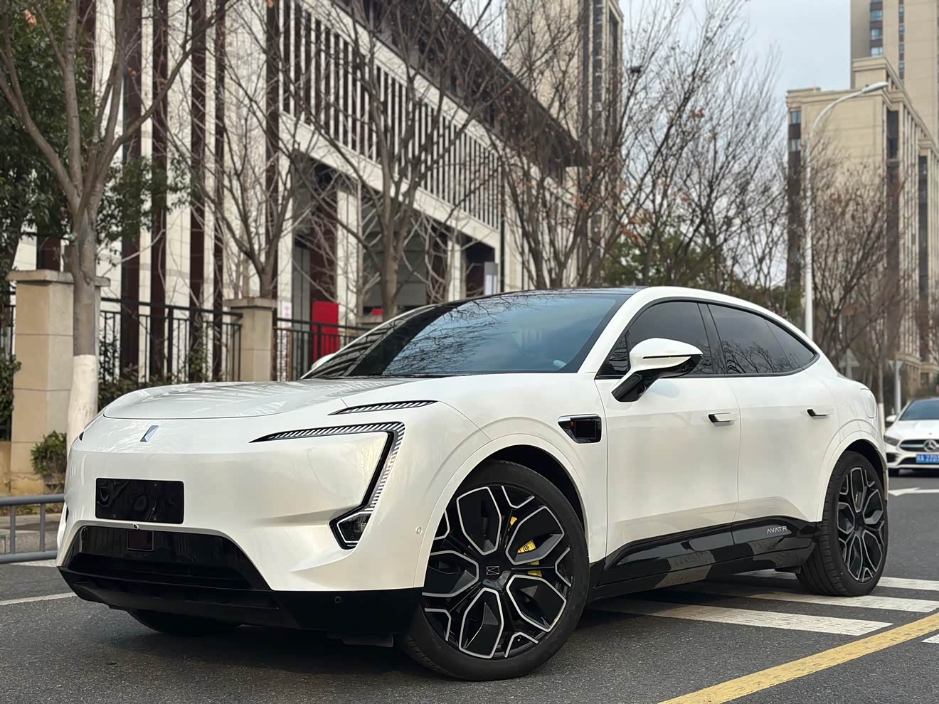 Avatr 11 2023 car image 