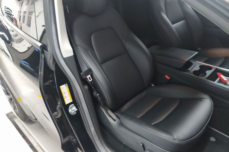 Tesla Model Y 2023 car image #24