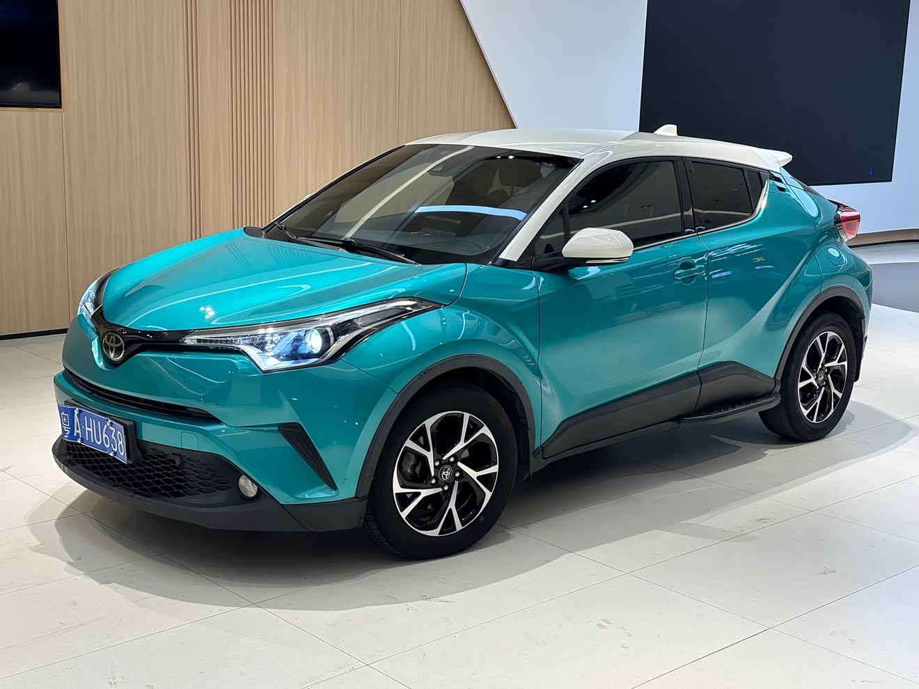 Toyota C-HR 2018 Toyota C-HR 2018 immagine di auto