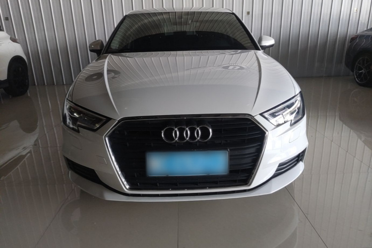Audi A3 2018 immagine di auto #3
