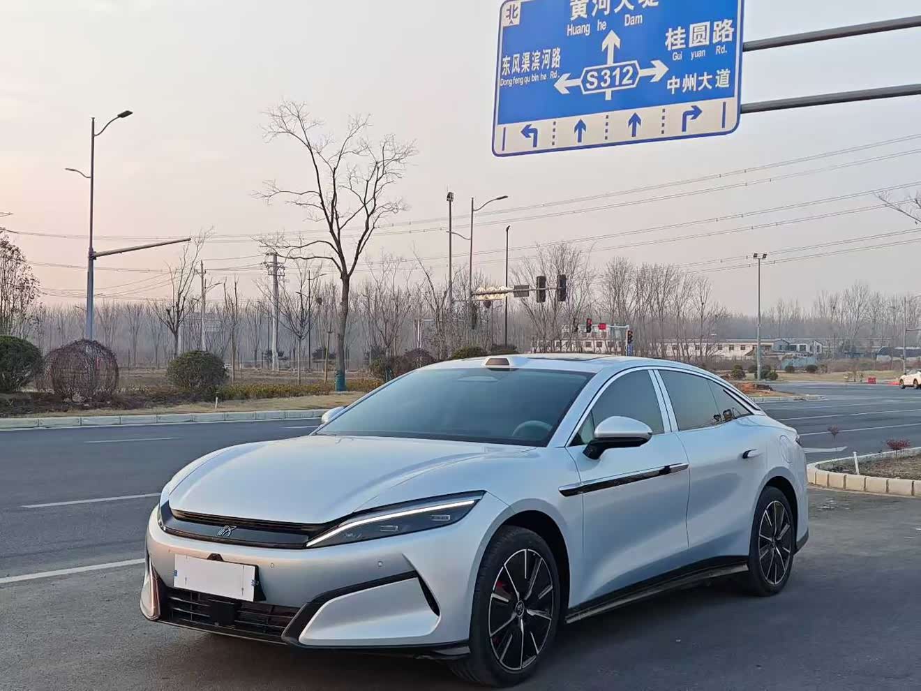 BYD HanL 2025 car image 