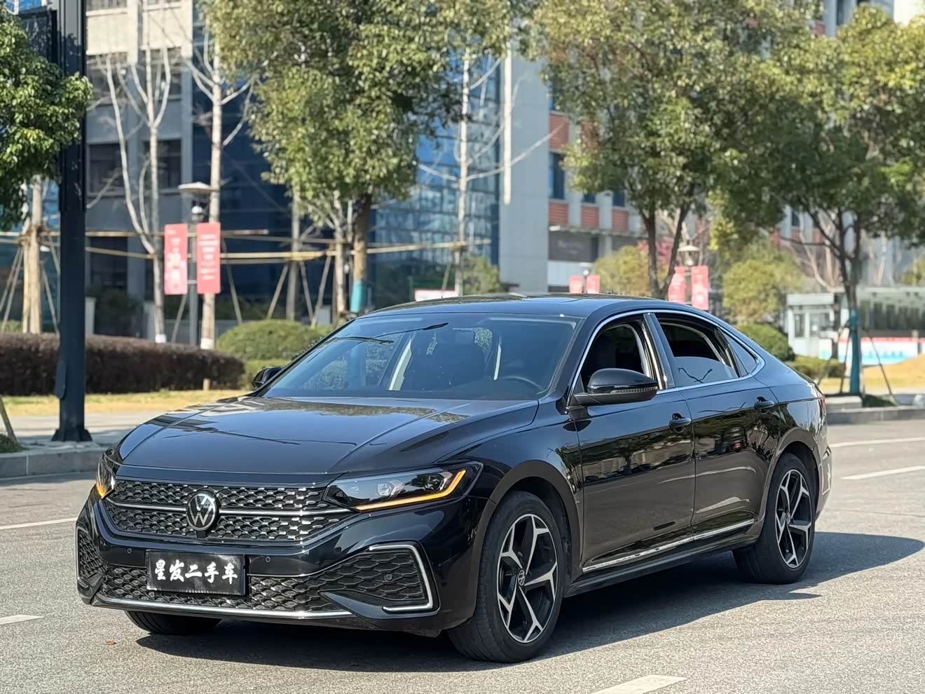 Volkswagen Passat 2025 صورة سيارة 