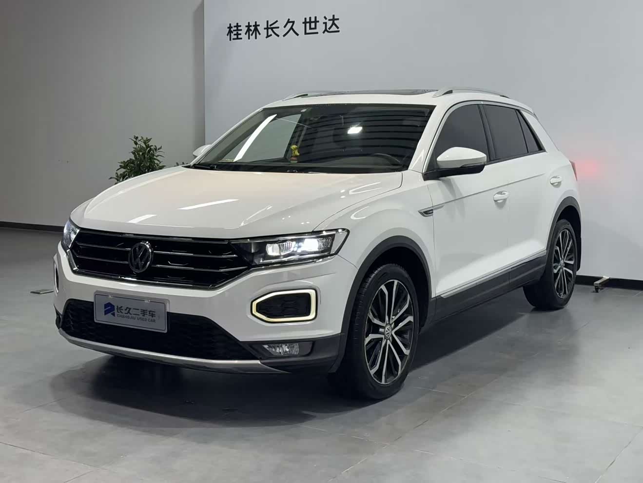Volkswagen T-Roc 2019 car image 