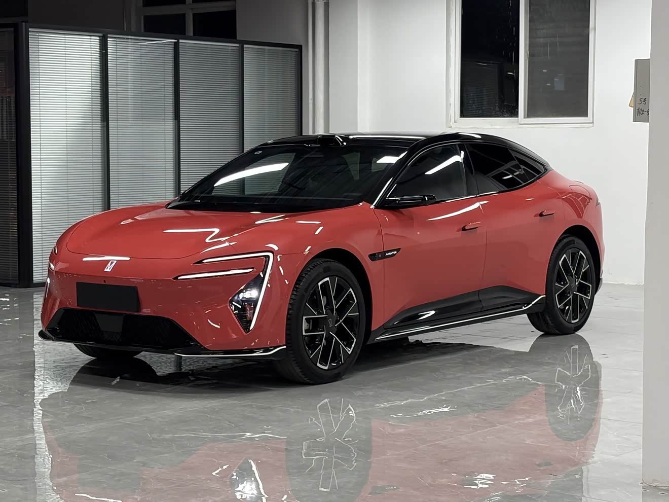 Avatr 06 2025 car image 