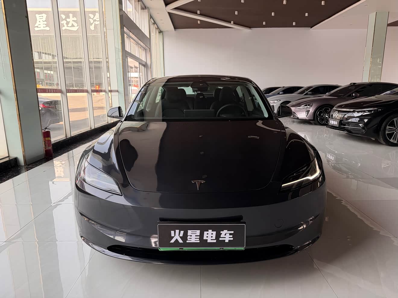 Tesla Model 3 2024 汽车图片 