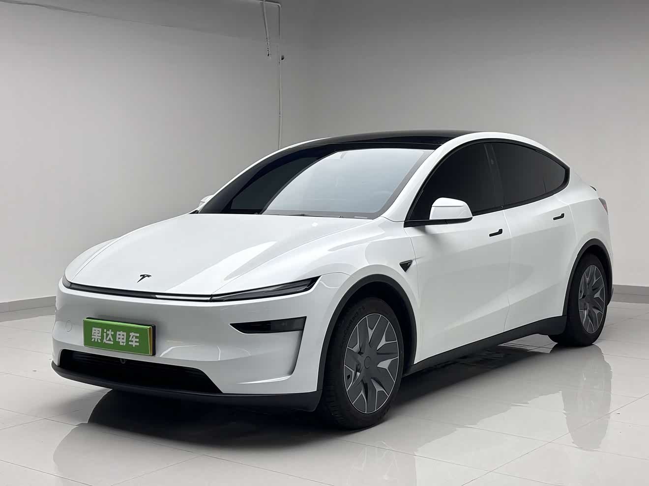 Tesla Model Y L 2025 汽车图片 