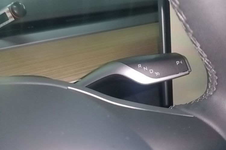 Tesla Model Y 2022 car image #14