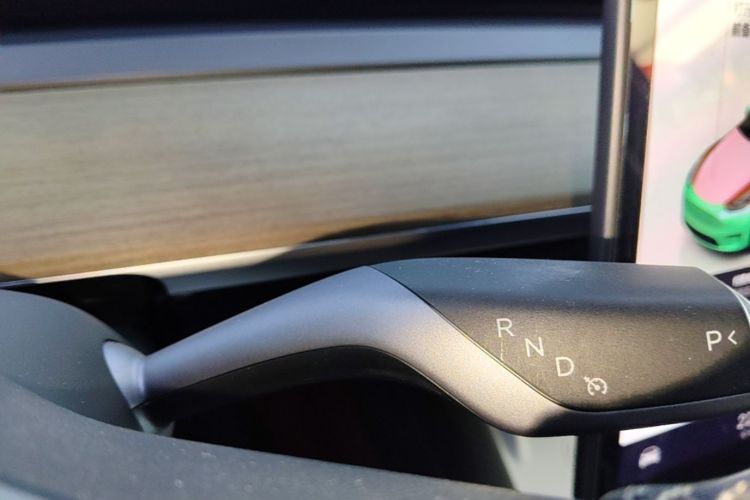 Tesla Model Y 2022 car image #18