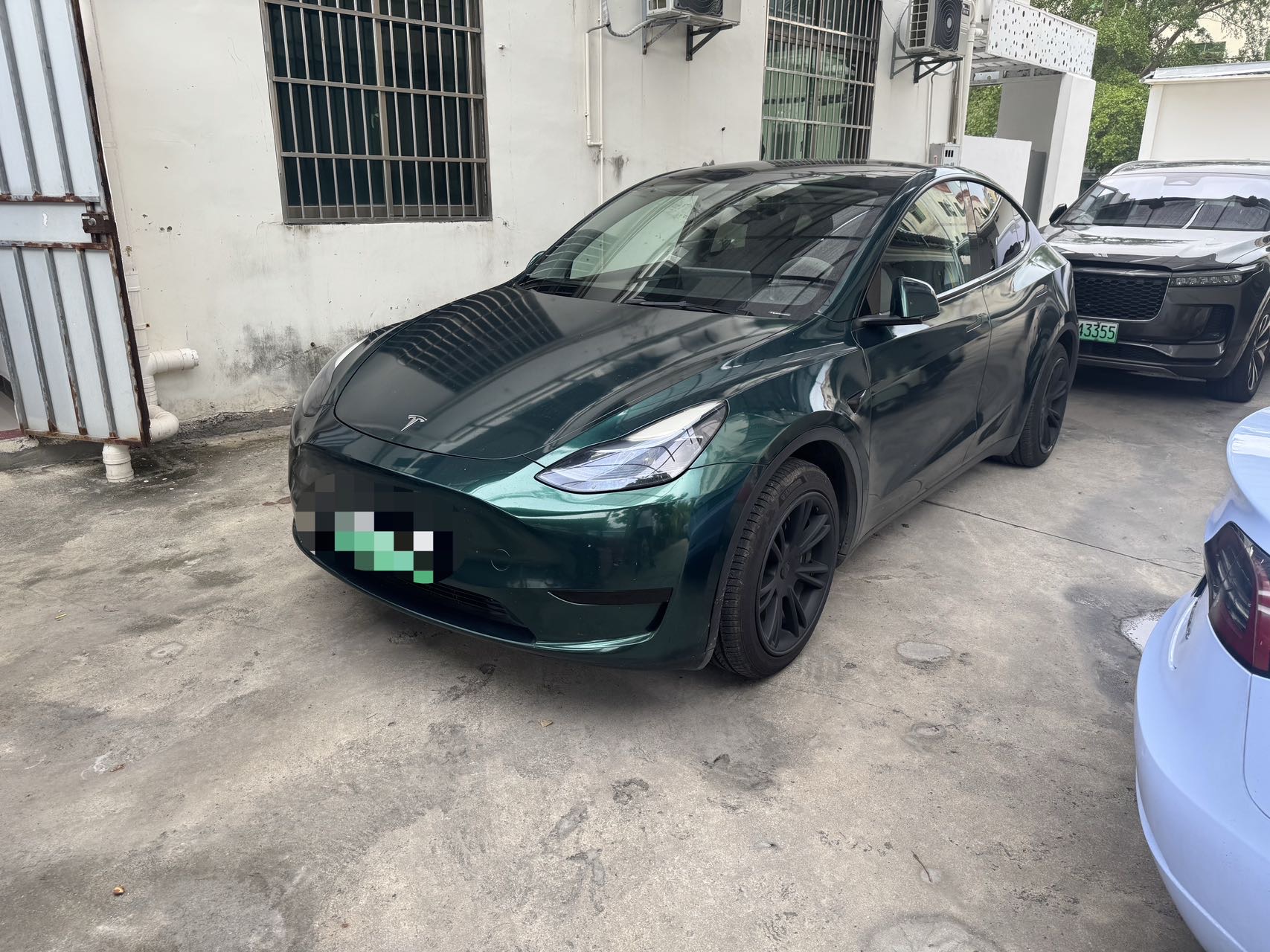 Tesla Model Y 2023 car image 