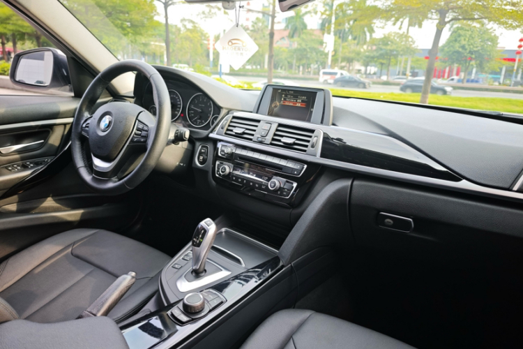 BMW 3 Series 2016 car image #30