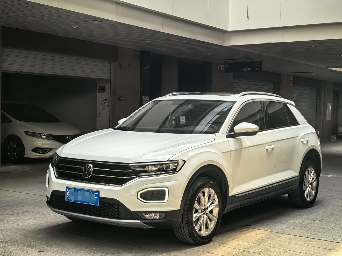 Volkswagen T-Roc 2023 汽车图片 
