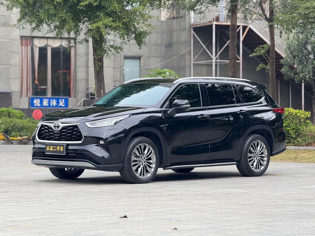 Toyota Highlander 2023 car image 
