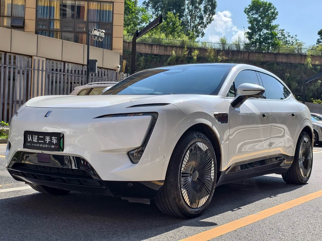 Avatr 11 2024 car image 