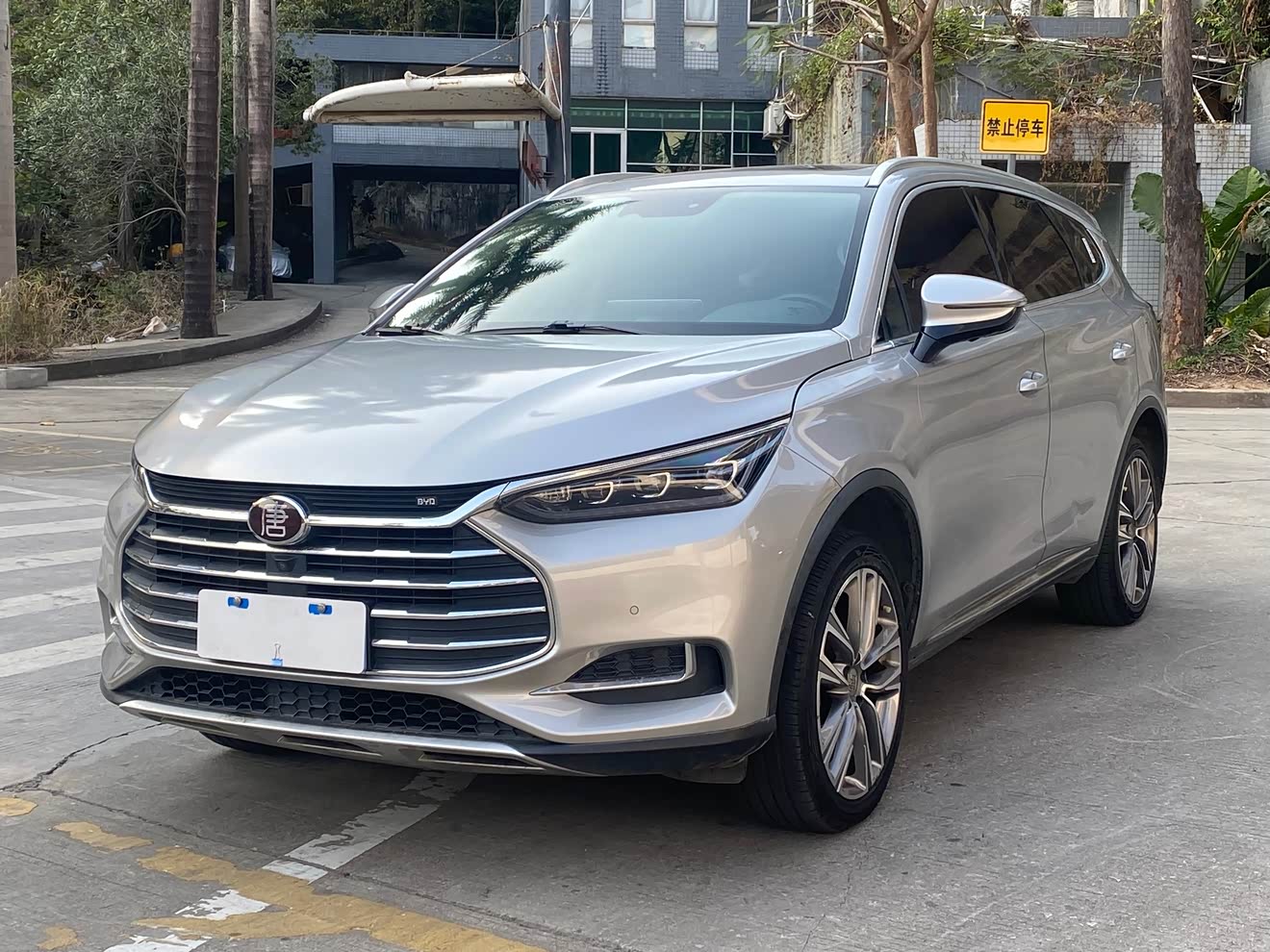 BYD Tang 2018 immagine di auto 