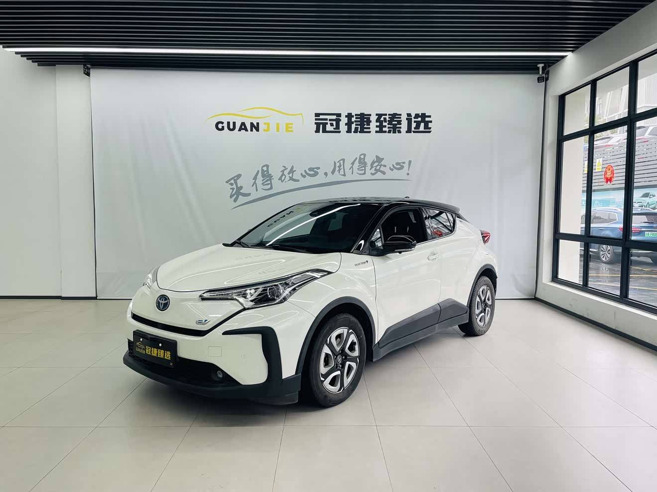 Toyota C-HR 2020 car image 