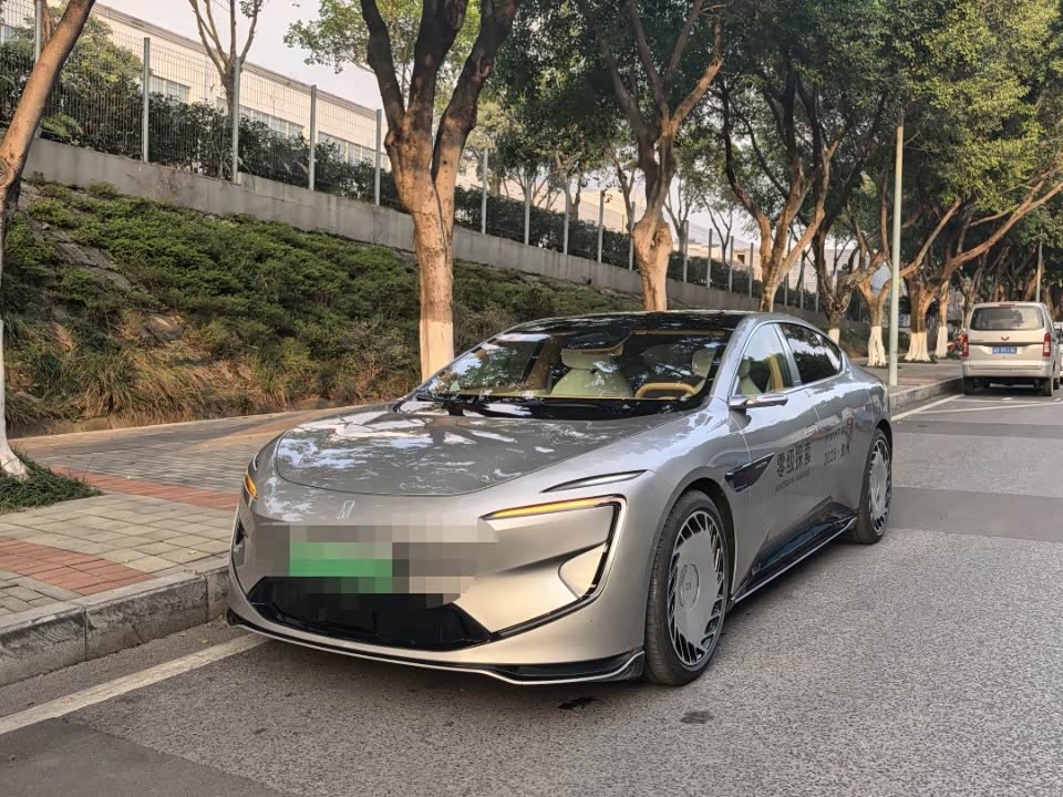 Avatr 12 2025 immagine di auto 