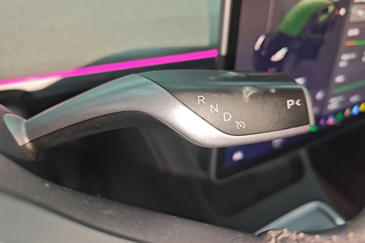 Tesla Model Y 2023 immagine di auto #14