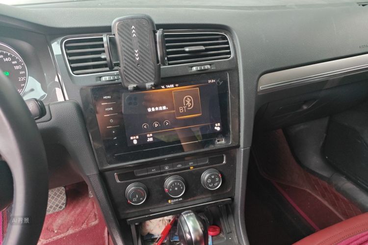 Volkswagen Golf 2020 car image #15