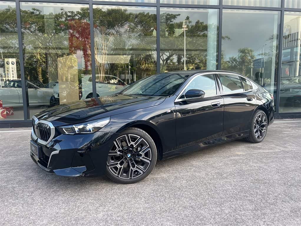 BMW 5 Series 2025 car image 