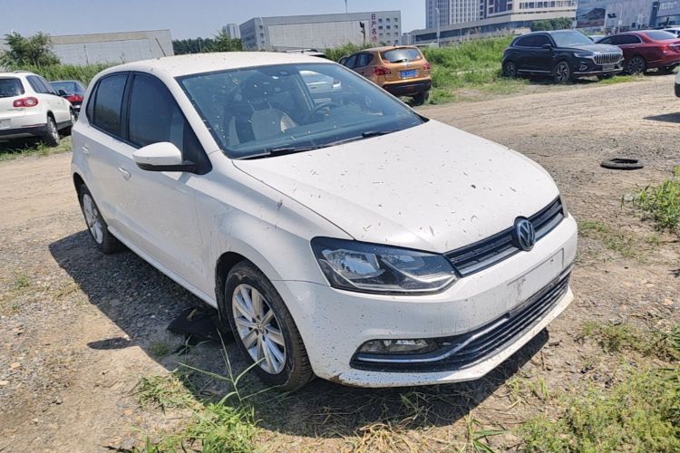 Volkswagen Polo 2015 car image #4