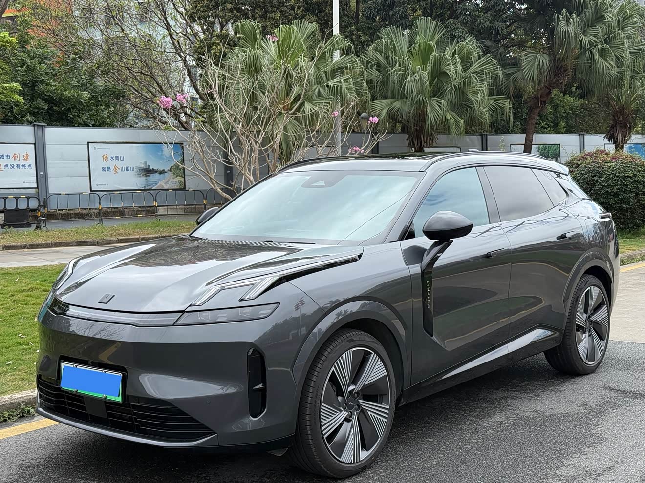 Lynk & Co 08 EM-P 2024 car image 
