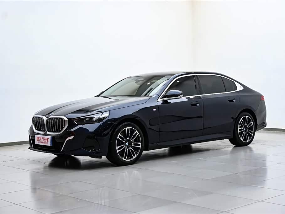 BMW 5 Series 2024 汽车图片 