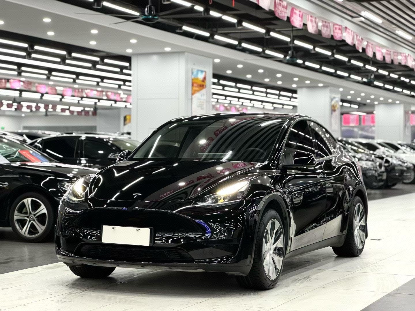 Tesla Model Y 2023 Tesla Model Y 2023 car image
