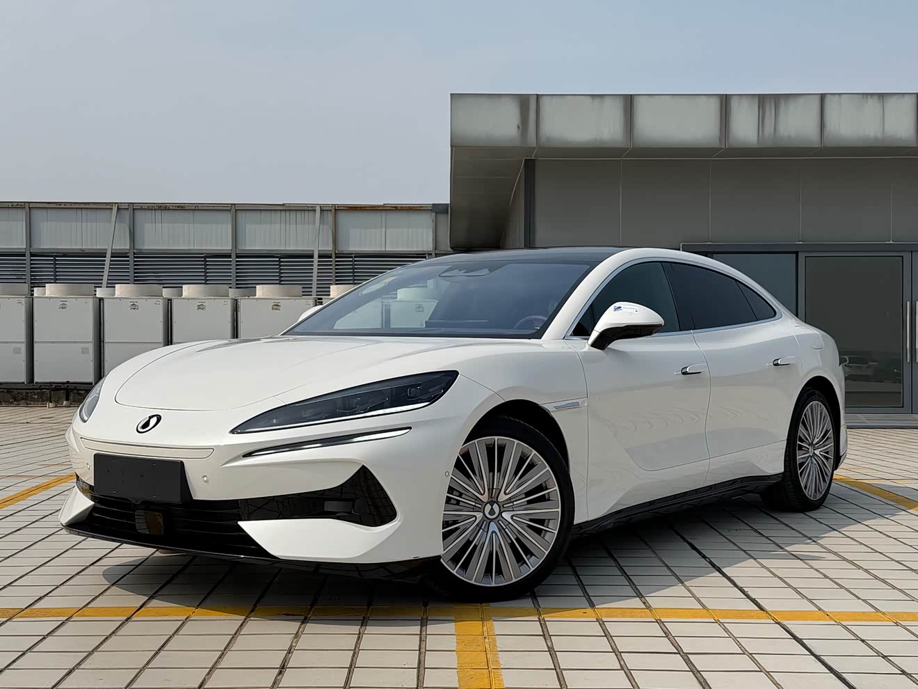 Denza Z9 2024 immagine di auto 