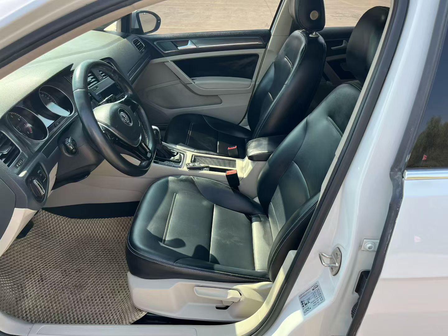 Volkswagen Golf 2015 car image #4