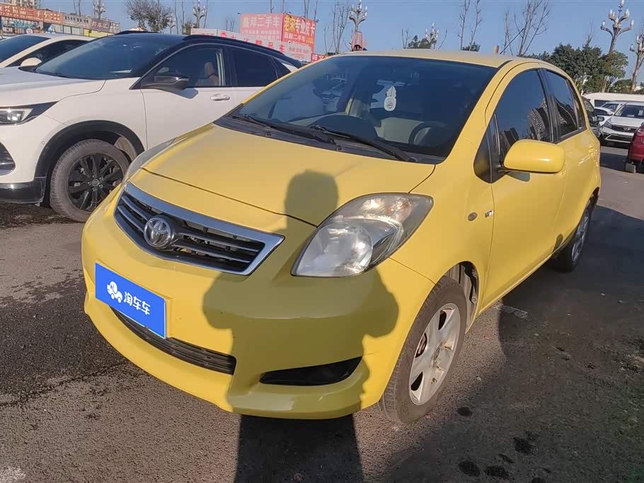 Yaris 2011 car image 