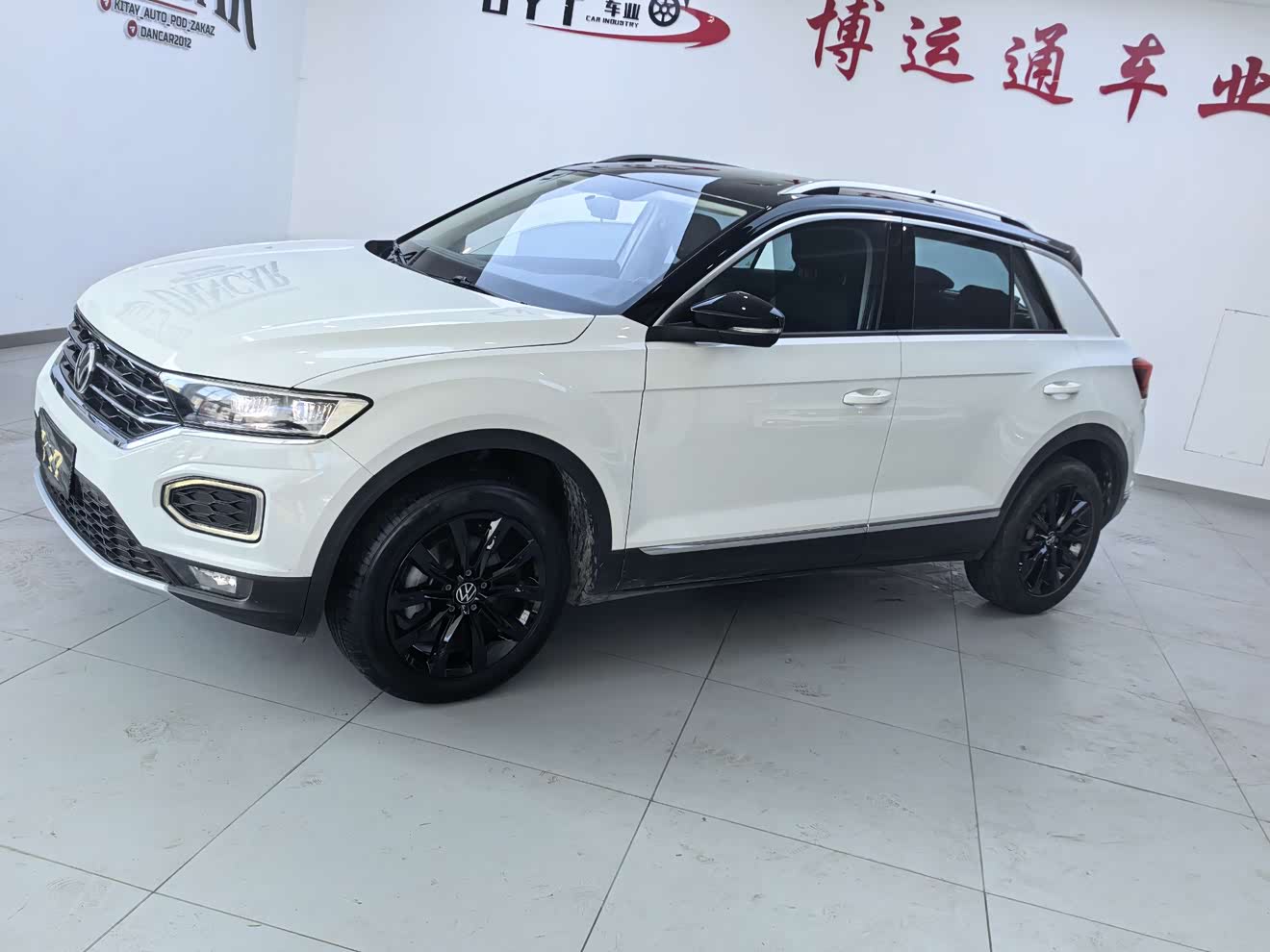 Volkswagen T-Roc 2023 car image 