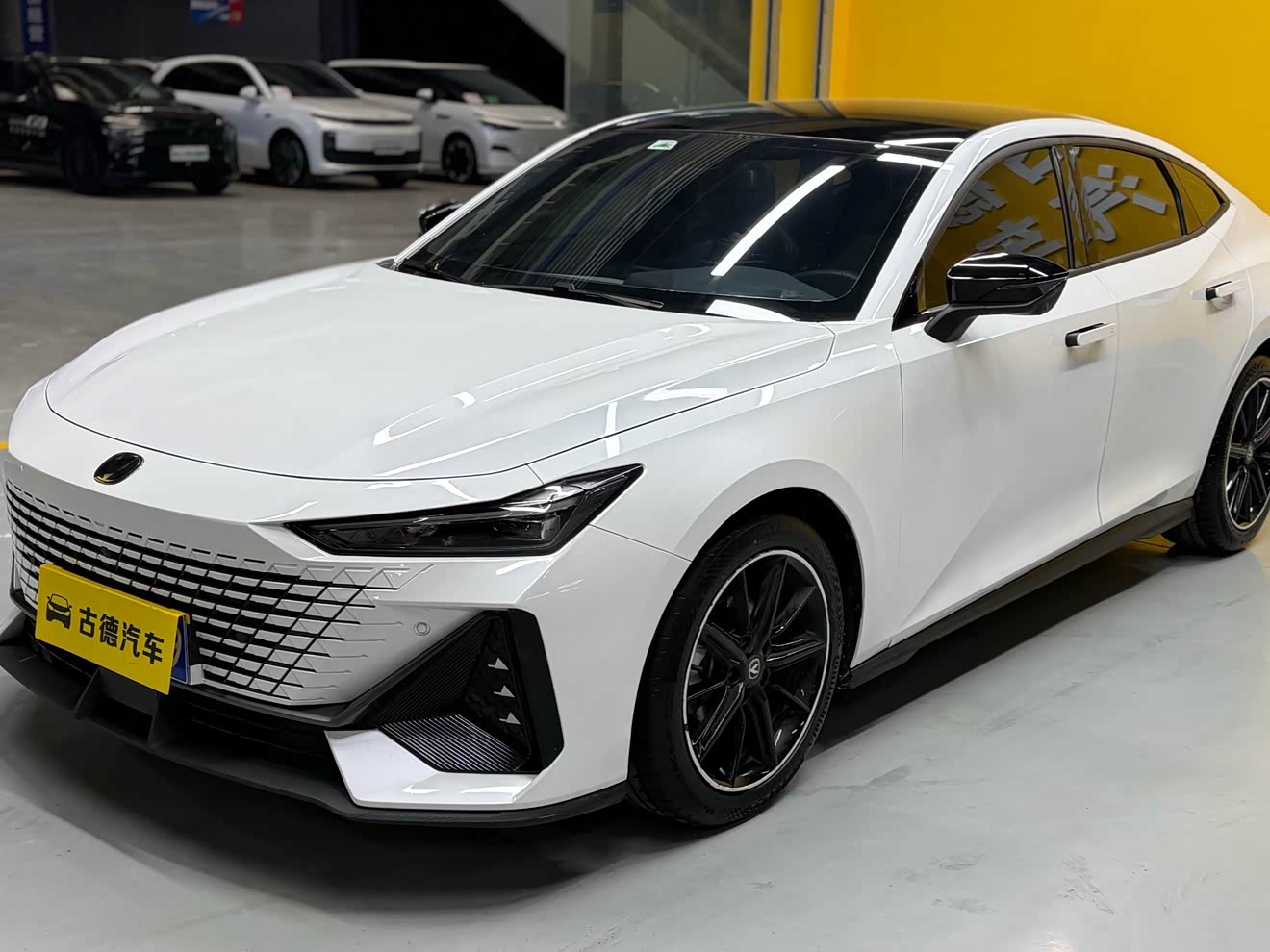 Changan UNI-V 2023 immagine di auto 