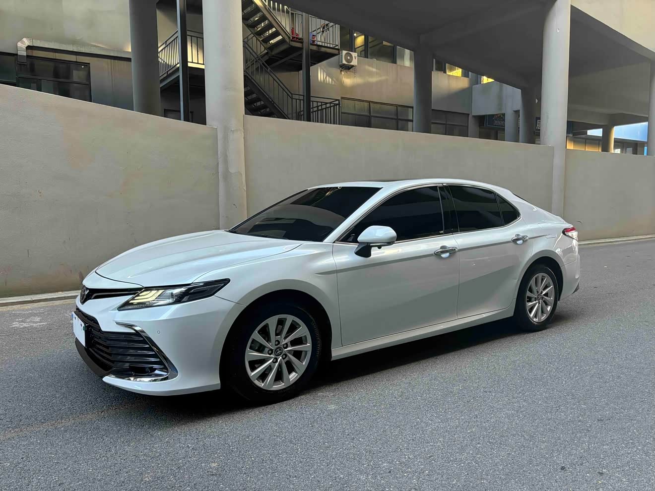 Toyota Camry 2023 immagine di auto 
