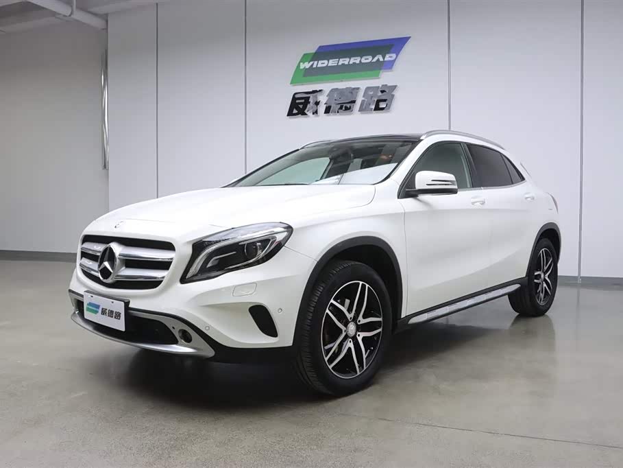 Mercedes-Benz GLA Class 2016 汽车图片 