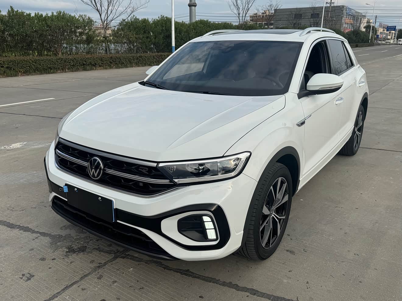 Volkswagen T-Roc 2024 Volkswagen T-Roc 2024 car image