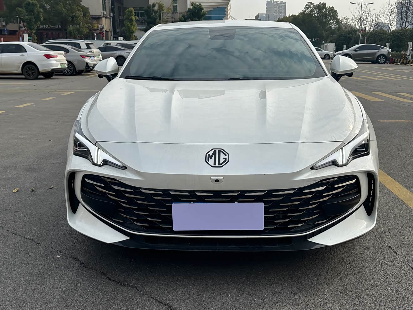 MG 7 2023 immagine di auto 