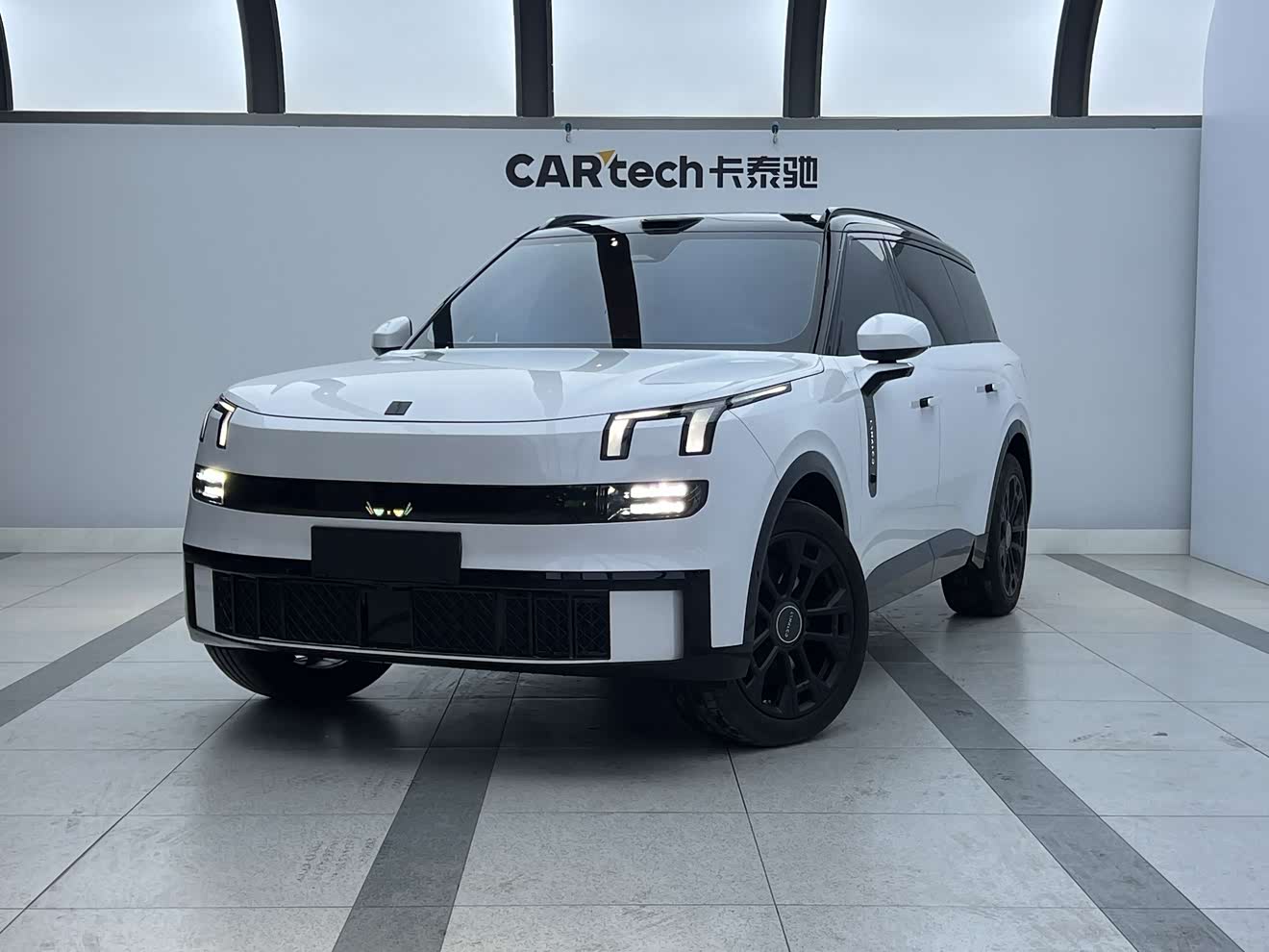Lynk & Co 900 2025 Lynk & Co 900 2025 car image