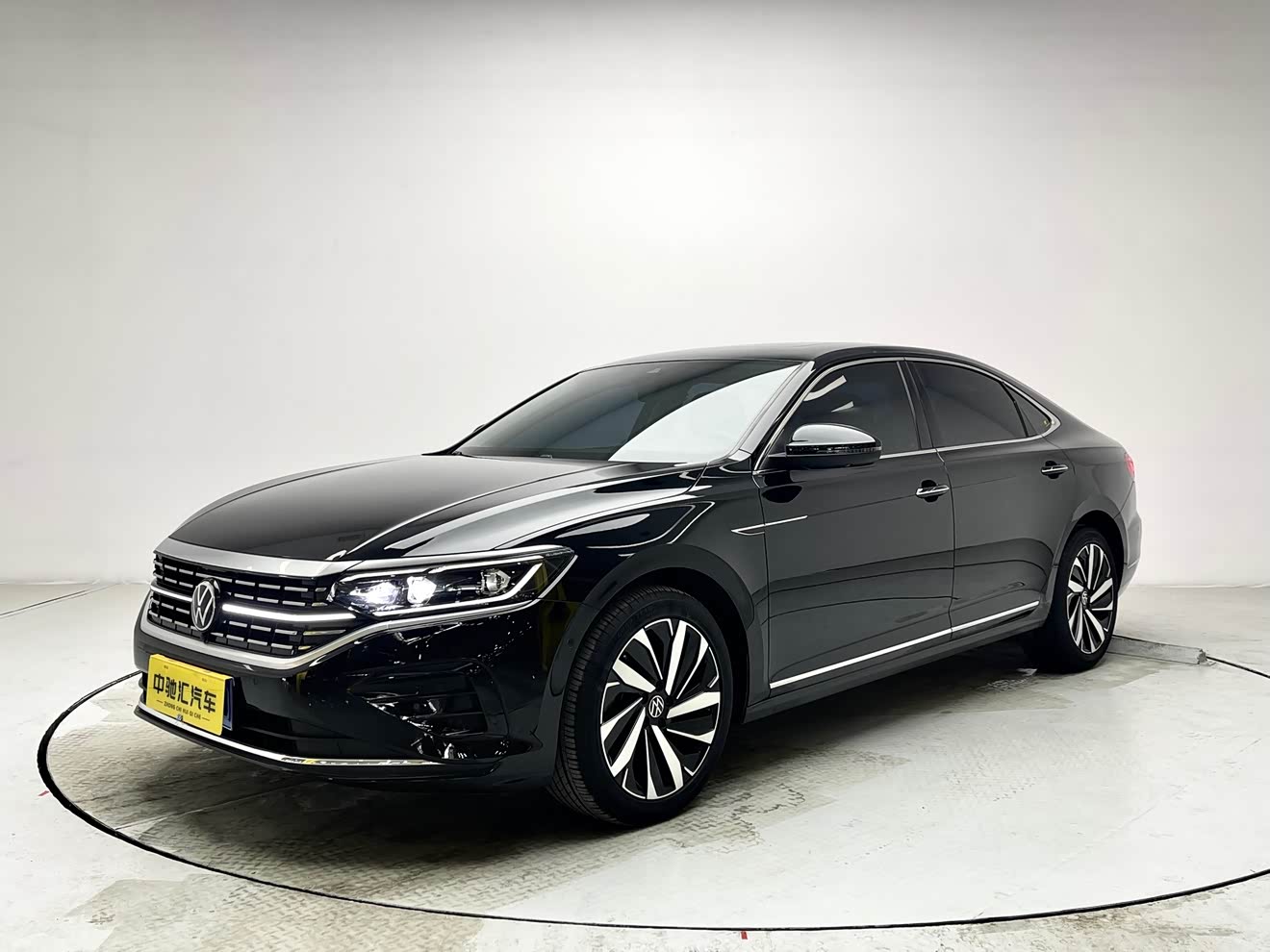 Volkswagen Passat 2023 car image 