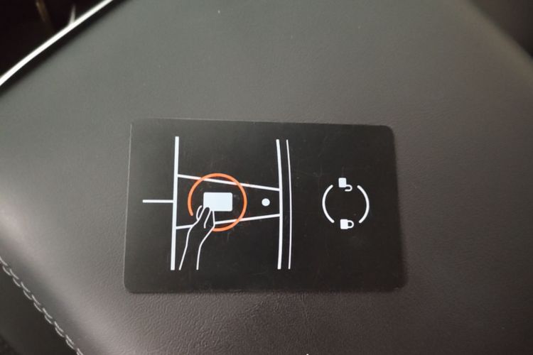 Tesla Model 3 2024 car image #9