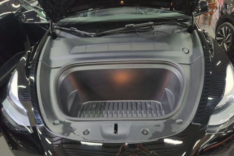 Tesla Model Y 2021 immagine di auto #20
