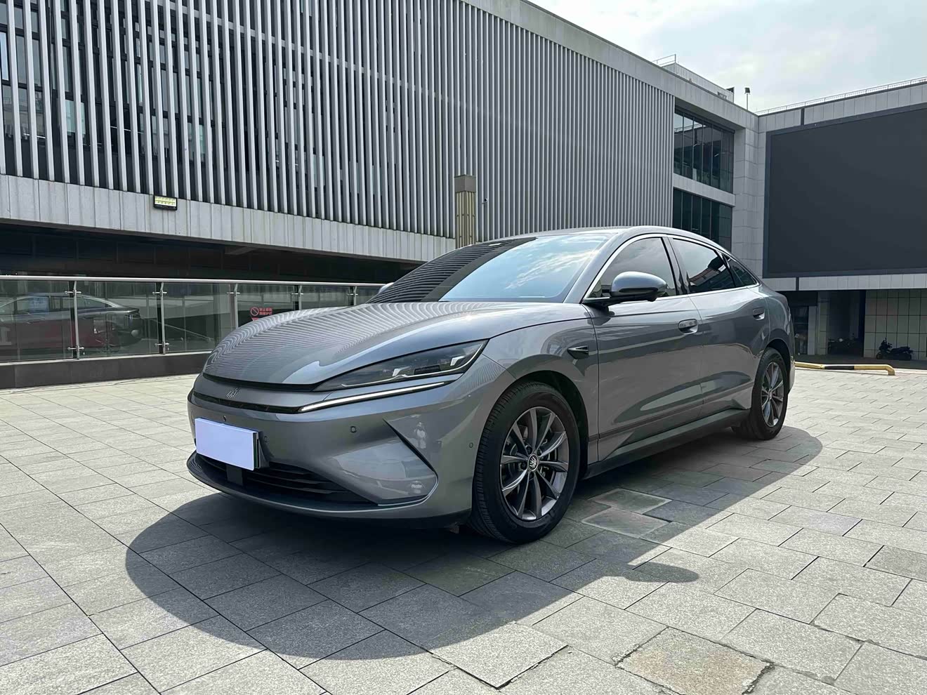 BYD Qin L 2025 immagine di auto 