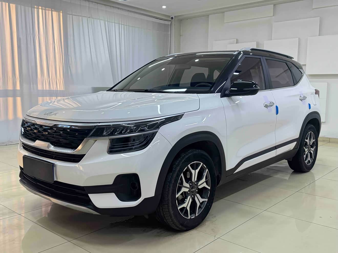 Kia Stonic 2021 汽车图片 